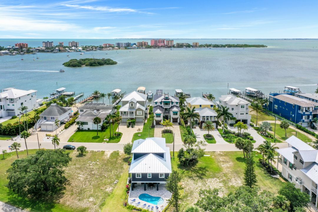 816 San Carlos Dr, Fort Myers Beach, FL 33931