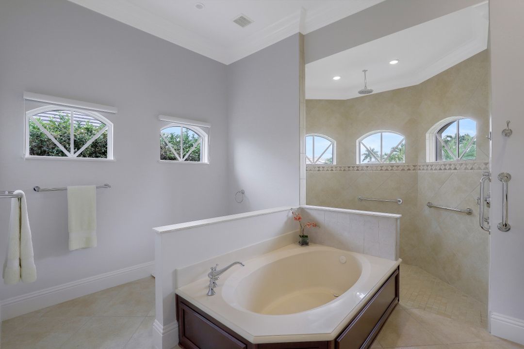 268 Edgewater Ct, Marco Island, FL 34145