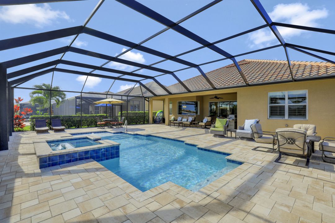 9091 Graphite Cir, Naples, FL 34120