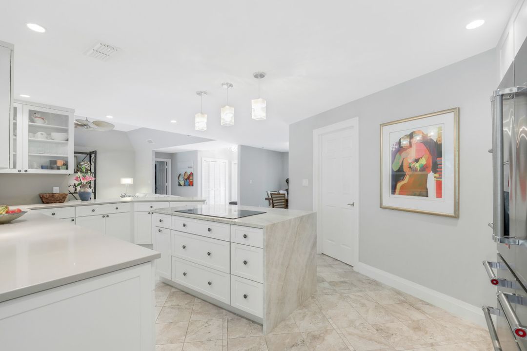 2201 Noble Ct, Naples, FL 34110