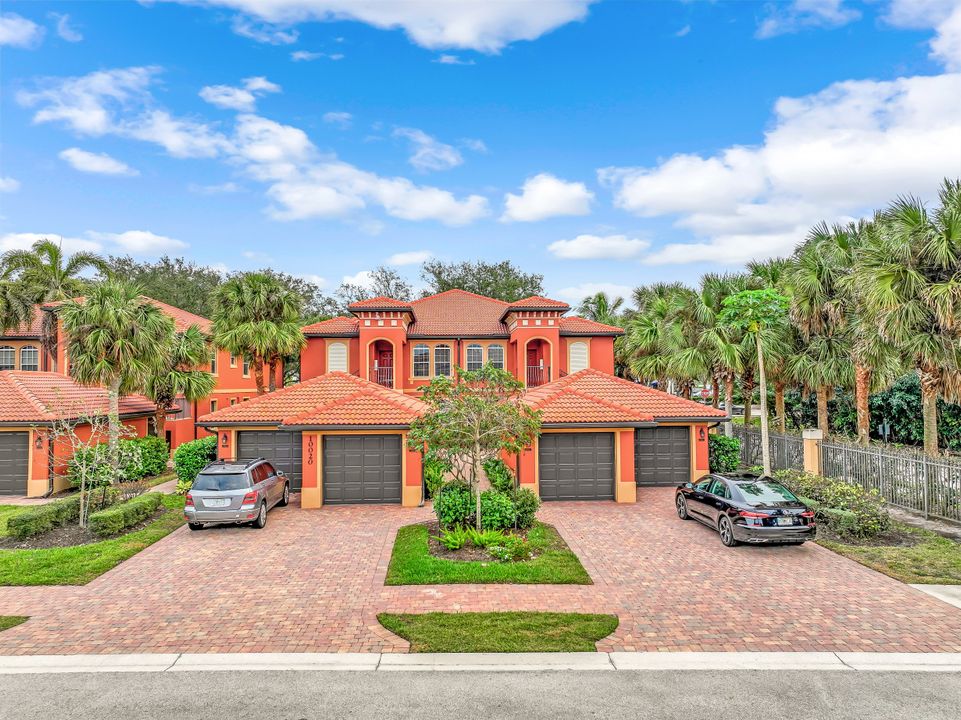 10020 Heather Ln #903, Naples, FL 34119