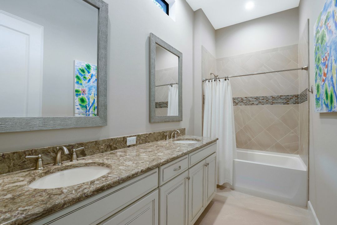 9067 Sorreno Ct, Naples, FL 34114