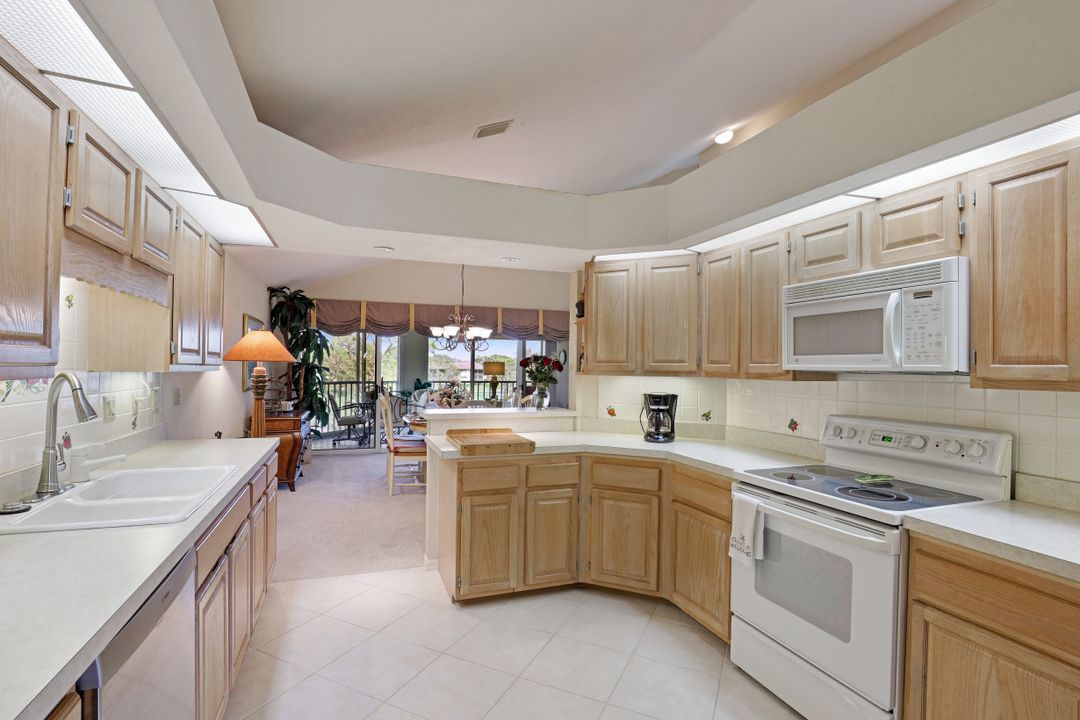 26930 Wedgewood Dr  #401, Bonita Springs, FL 34134