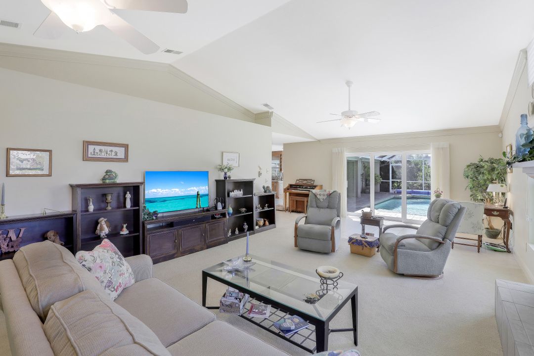 204 SE 20th Pl, Cape Coral, FL 33990