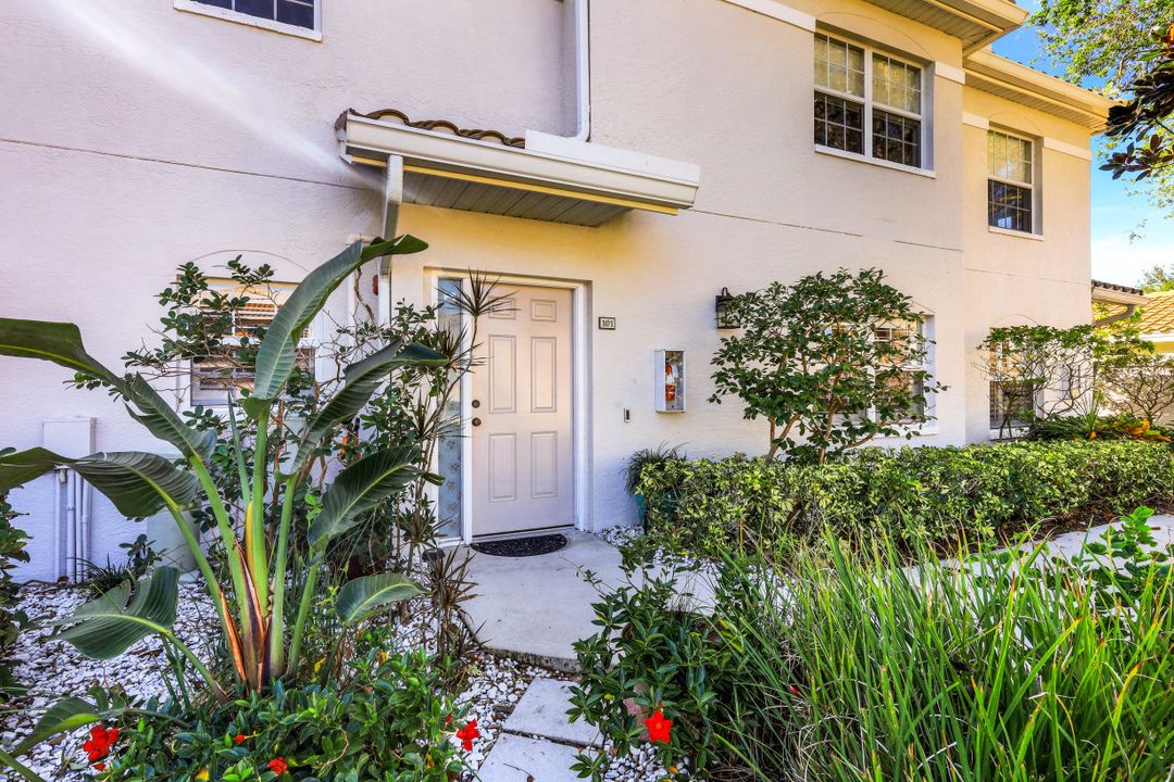 6940 Satinleaf Rd N #101, Naples, FL 34109