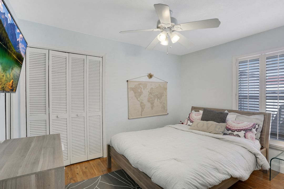 698 99th Ave N, Naples, FL 34108