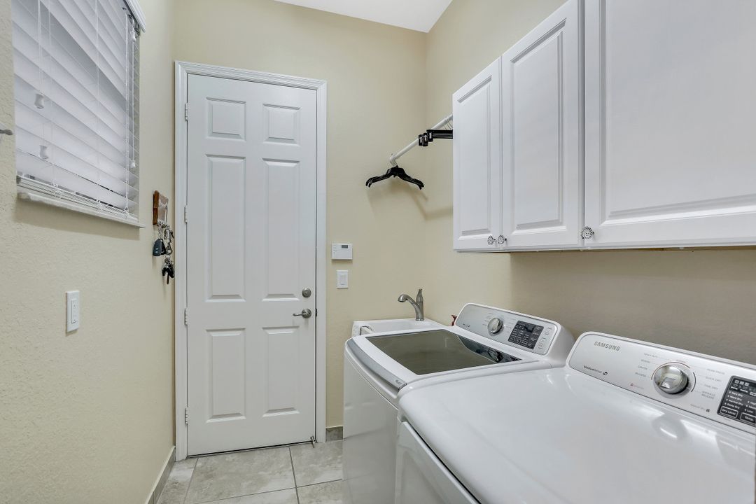 3578 Beaufort Ct, Naples, FL 34119