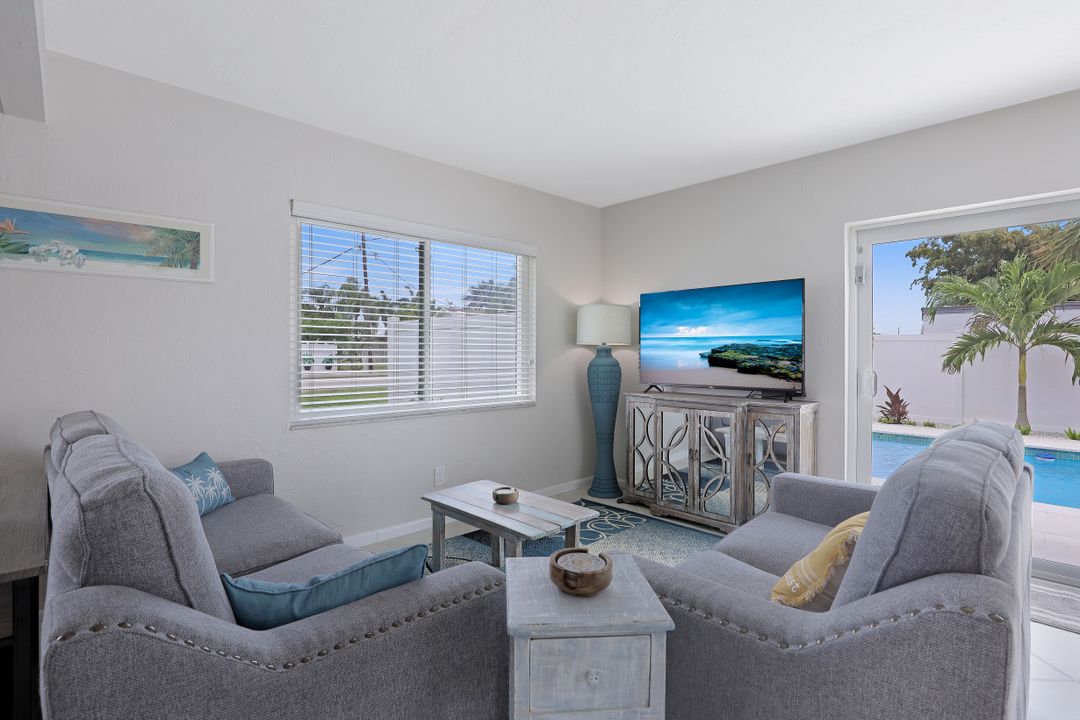 701 93rd Ave N, Naples, FL 34108