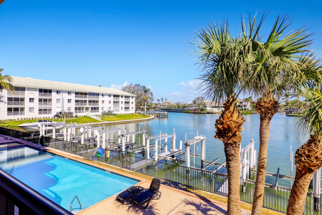 10620 Gulf Shore Dr  #203, Naples, FL 34108