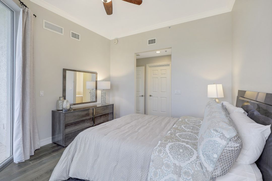 2738 Tiburon Blvd E #B-406, Naples, FL 34109