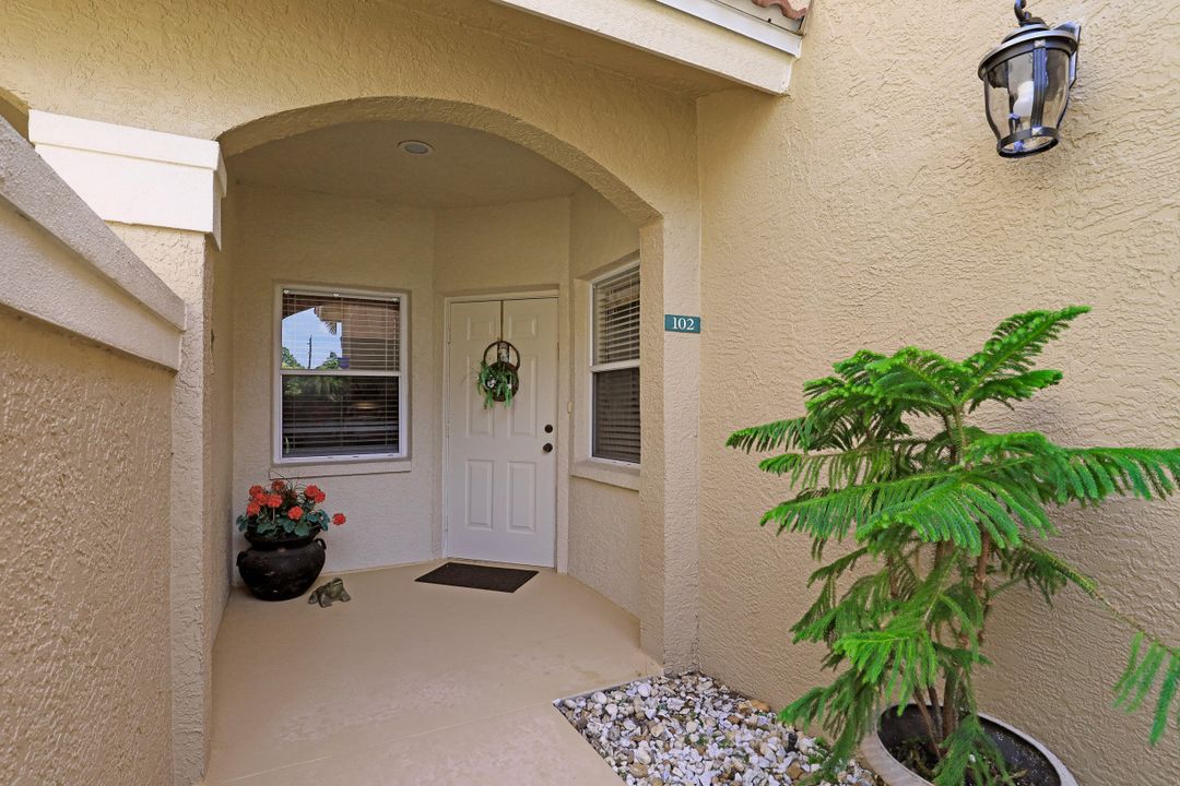 6680 Huntington Lakes Cir #102, Naples, FL 34119