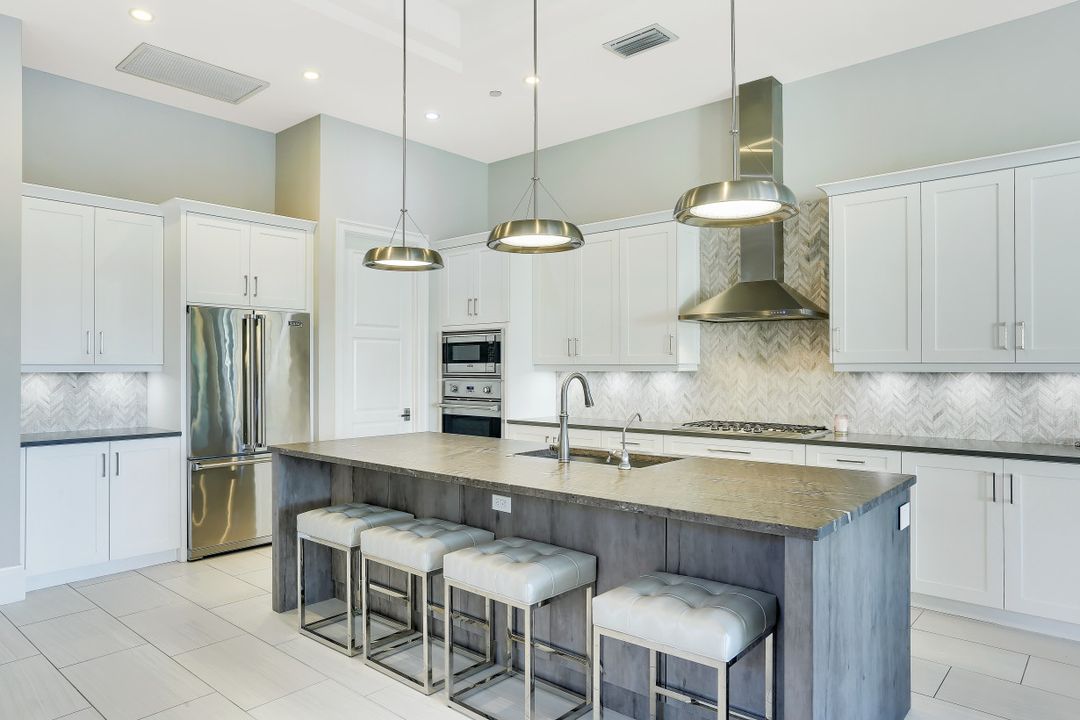 16428 Talis Park Dr, Naples, FL 34110