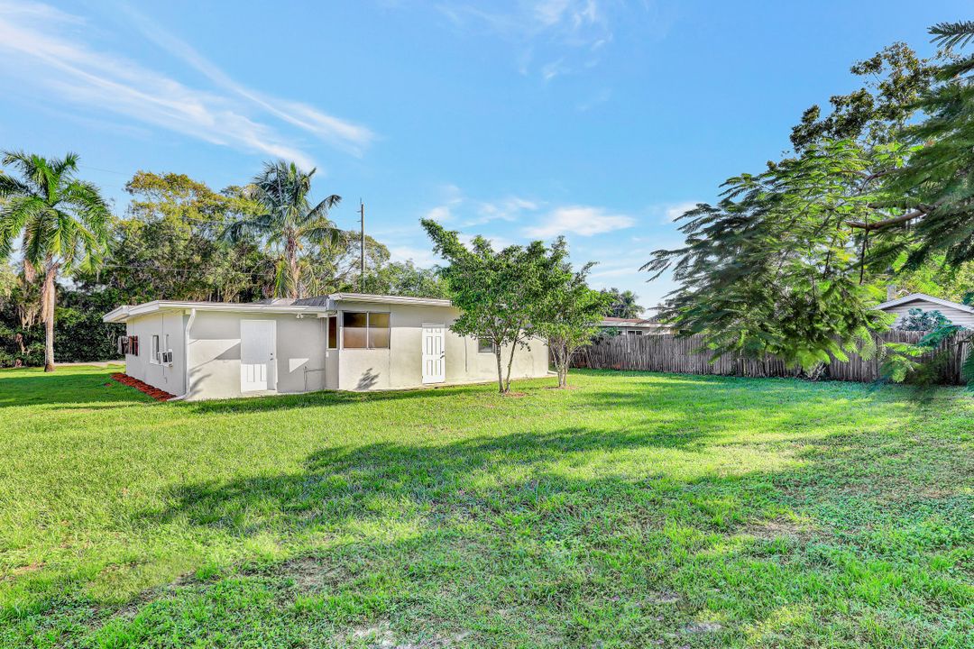 1858 Hanson St, Fort Myers, FL 33901