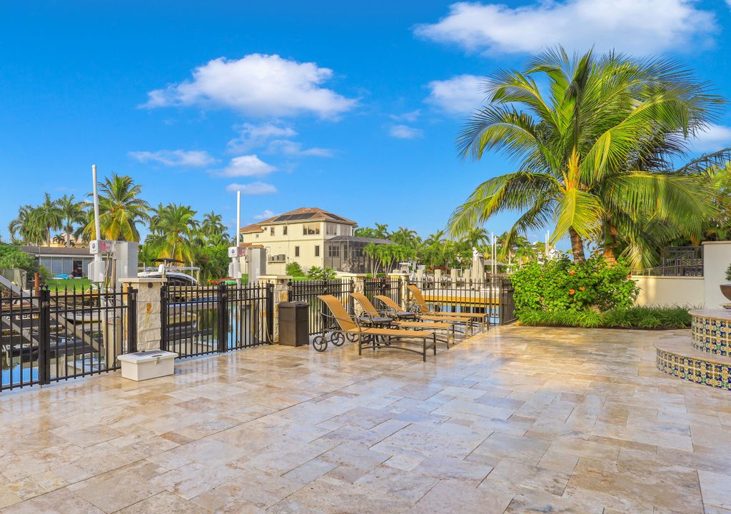 10080 Gulf Shore Dr, Naples, FL 34108