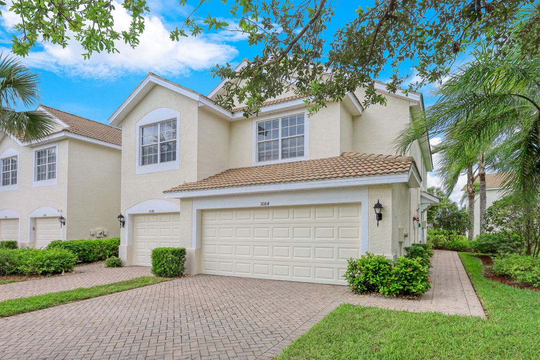 1084 Hampton Cir, Naples, FL 34105