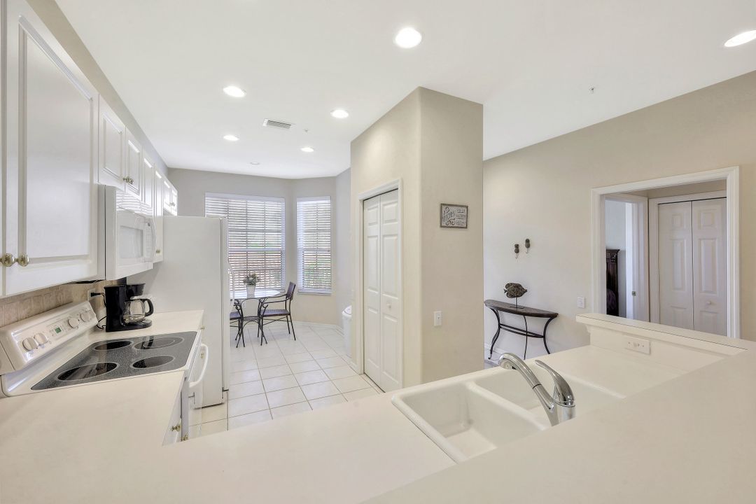 8259 Parkstone Pl #206, Naples, FL 34120