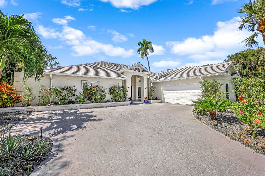2016 Duke Dr, Naples, FL 34110
