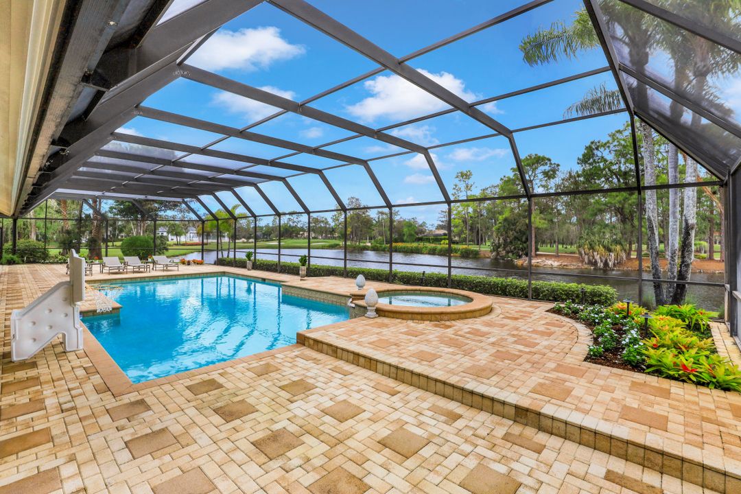 4501 Silver Fox Dr, Naples, FL 34119