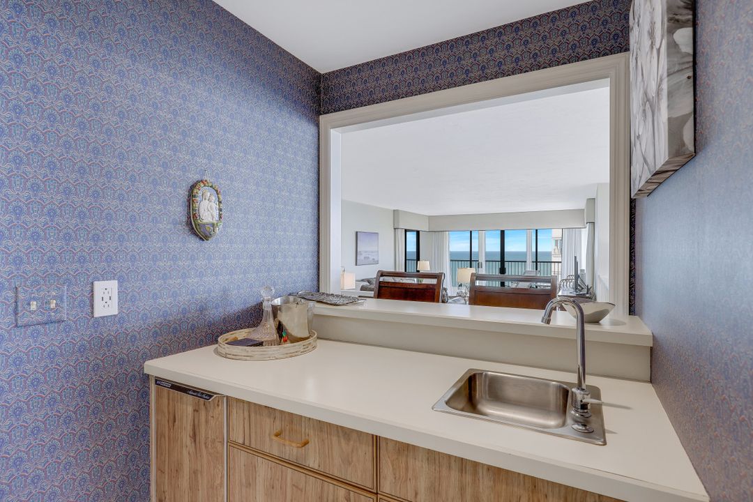 4301 Gulf Shore Blvd N #1700, Naples, FL 34103