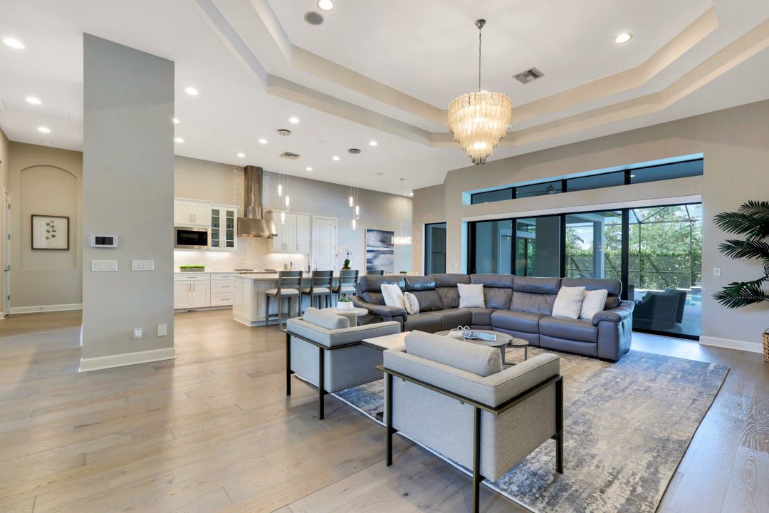 9018 Sorreno Ct, Naples, FL 34119