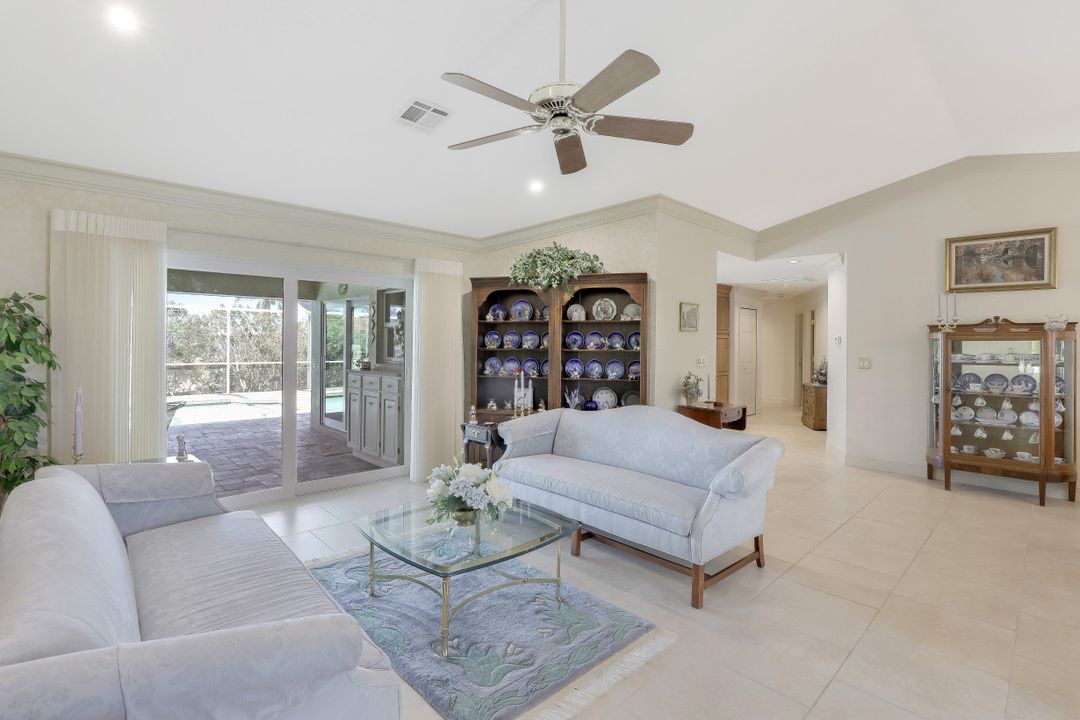 204 SE 20th Pl, Cape Coral, FL 33990