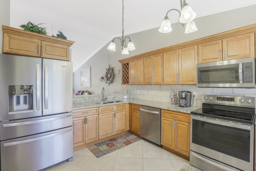 6474 Royal Woods Dr, Fort Myers, FL 33908