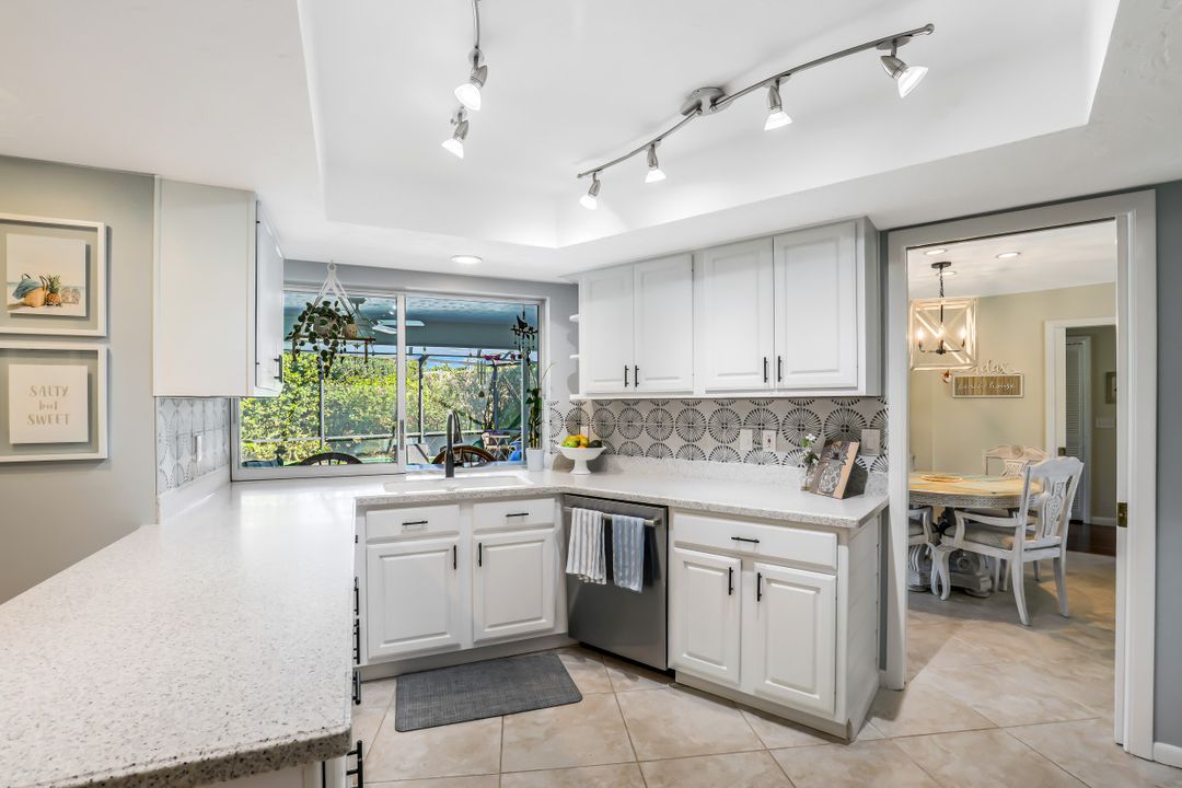 4459 Parrot Ave, Naples, FL 34104