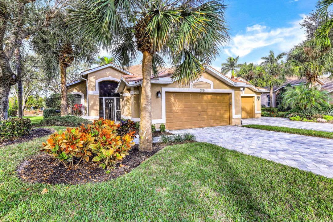 8755 Naples Heritage Dr, Naples, FL 34112
