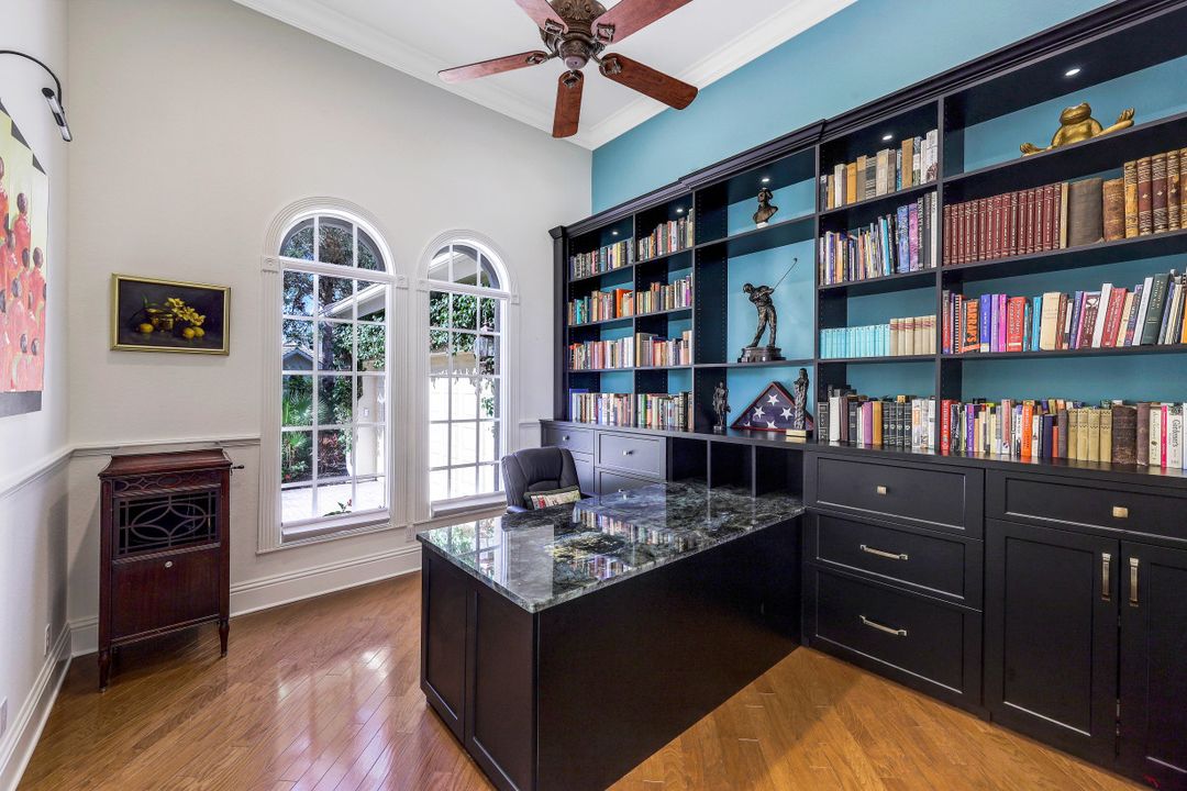 963 Barcarmil Way, Naples, FL 34110