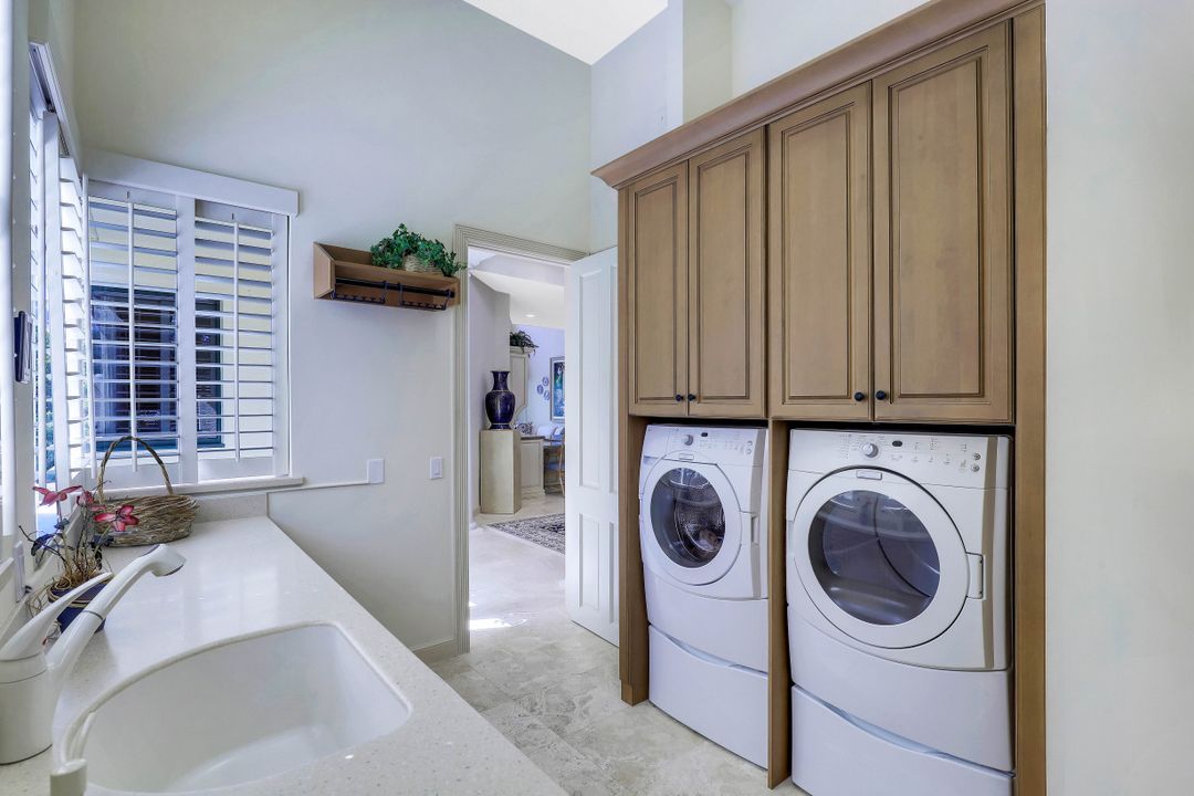 8089 Via Vecchia, Naples, FL 34108
