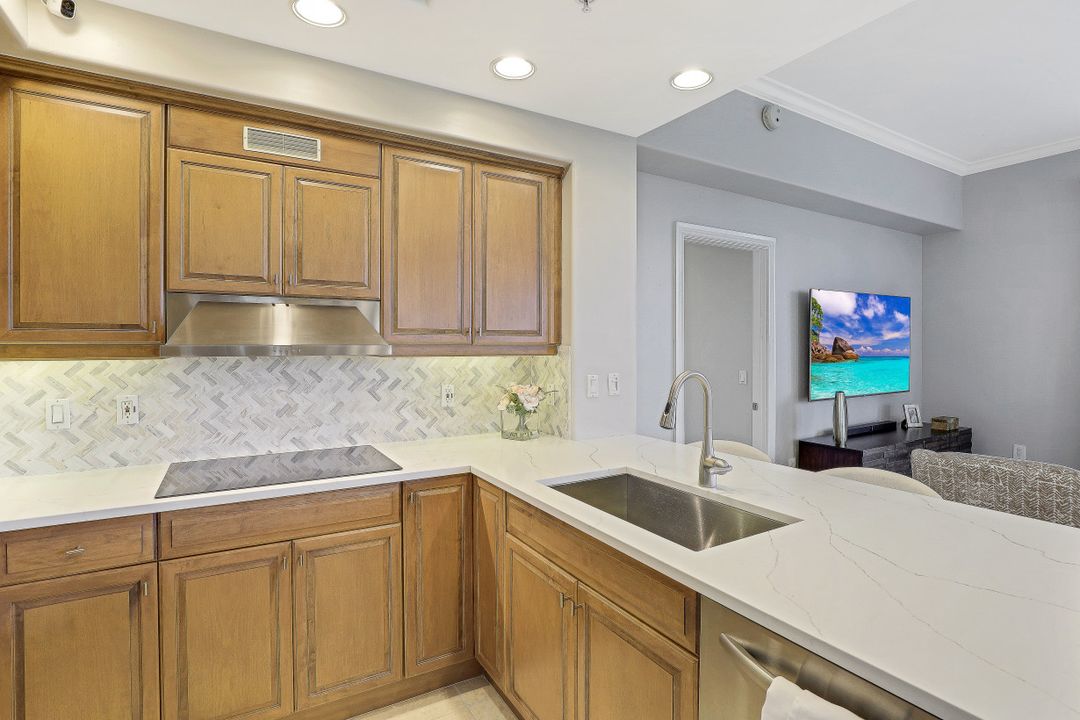 2738 Tiburon Blvd E #B-406, Naples, FL 34109