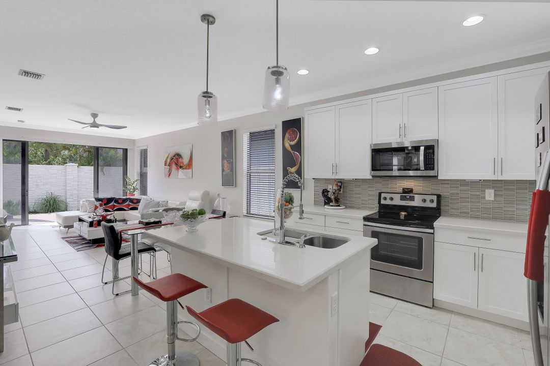 8821 Madrid Cir, Naples, FL 34104