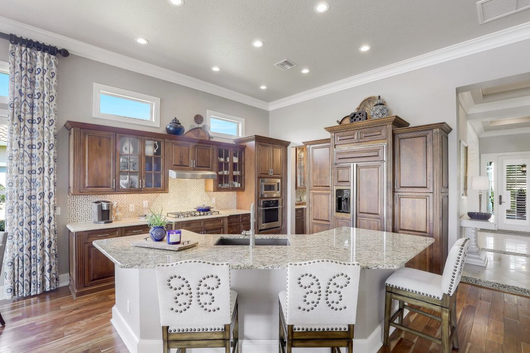 3086 Aviamar Cir, Naples, FL 34114