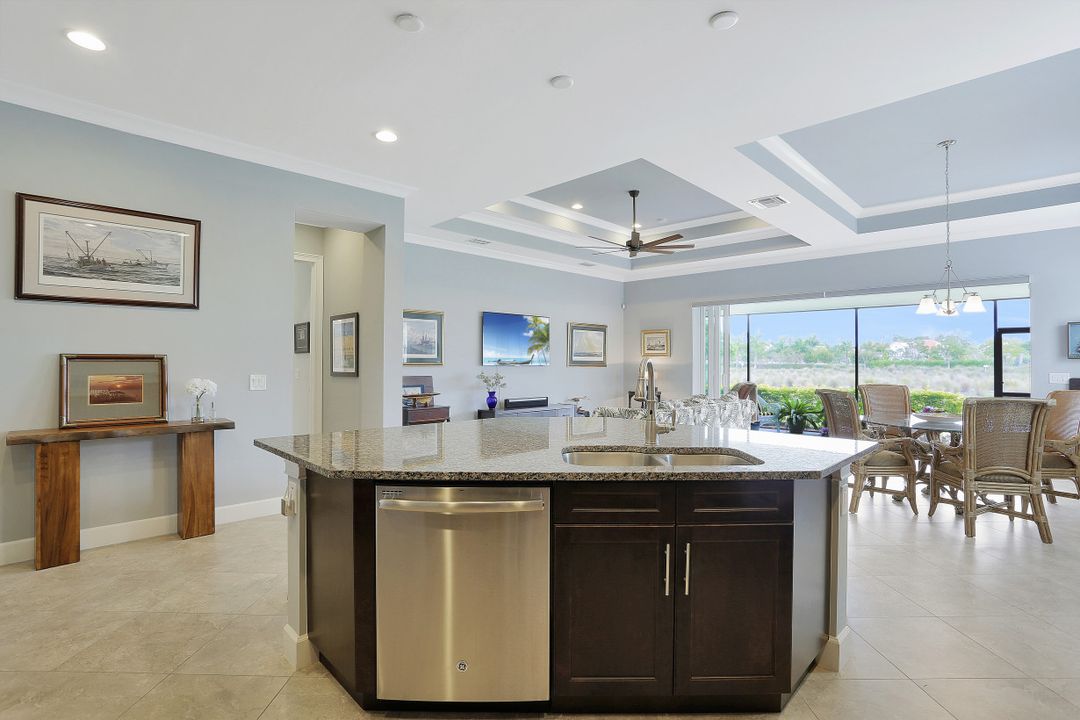 6462 Warwick Ave, Naples, FL 34113