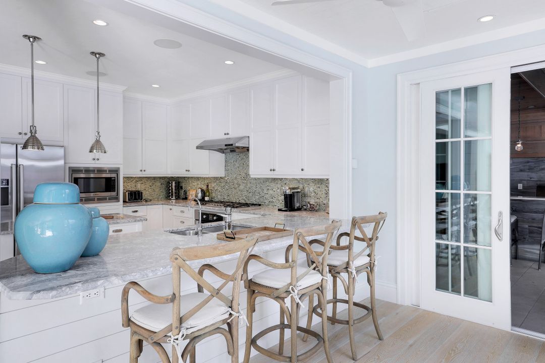 154 4th Ave N, Naples, FL 34102