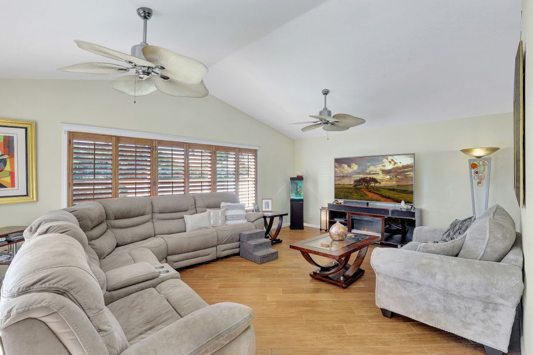 1922 Cape Coral Pkwy W, Cape Coral, FL 33914
