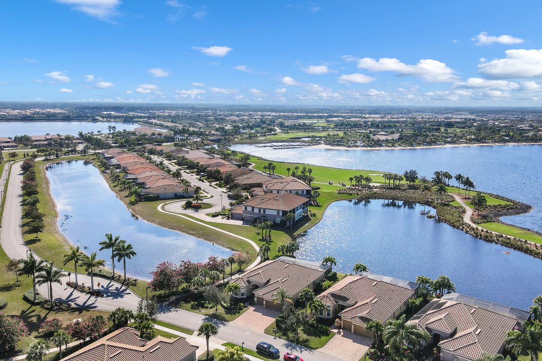 8961 Quarry Dr, Naples, FL 34120