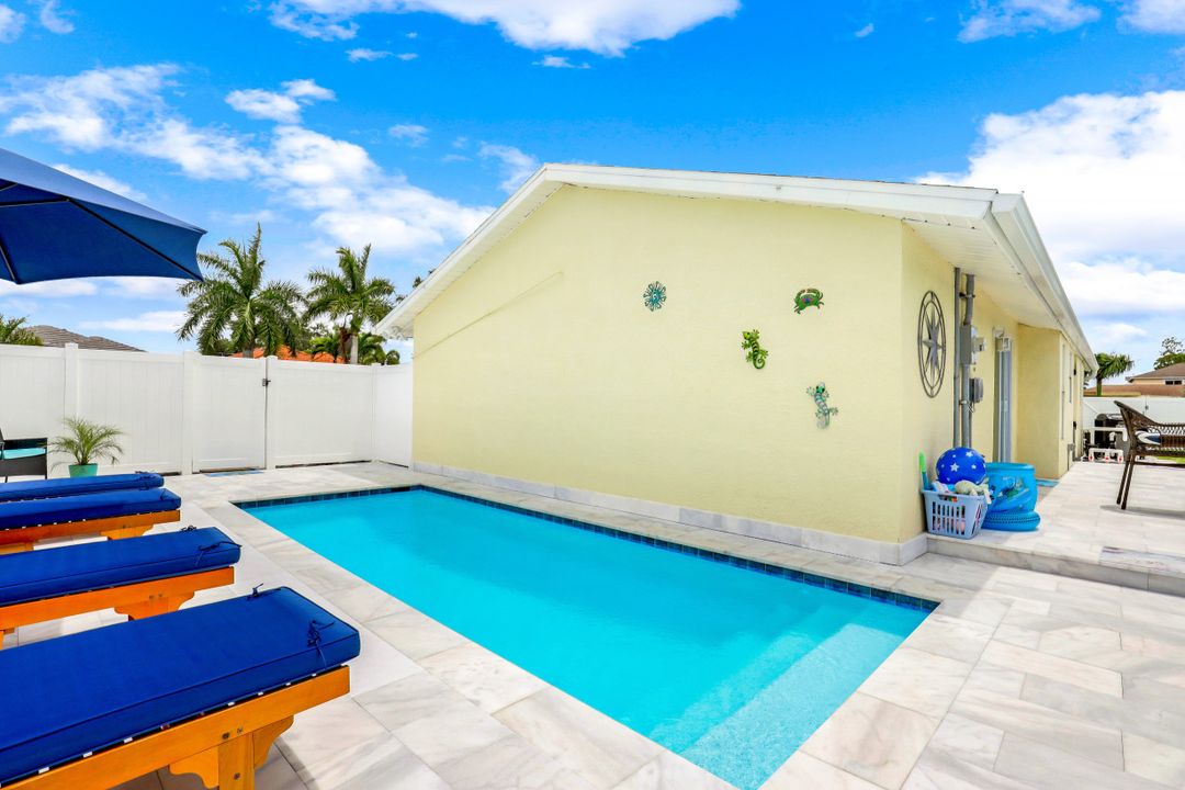 698 105th Ave N, Naples, FL 34108