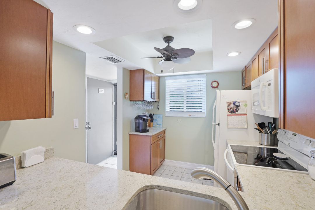 1004 Manatee Rd #H301, Naples, FL 34114