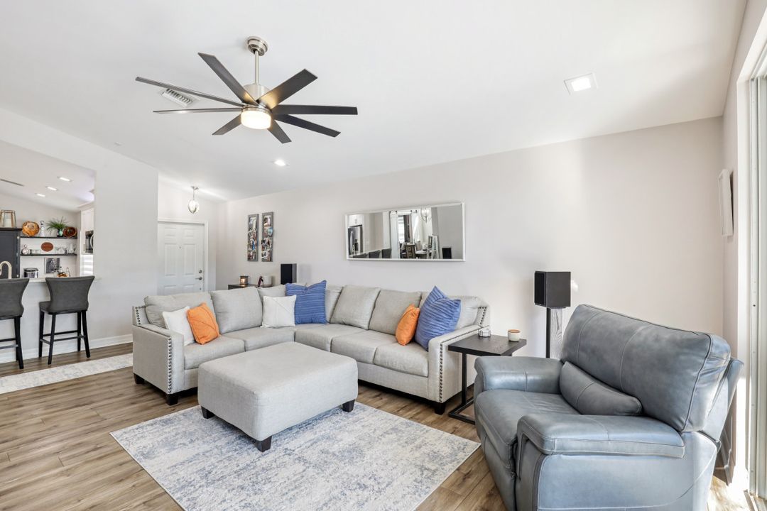 1671 Triangle Palm Terrace, Naples, FL 34119