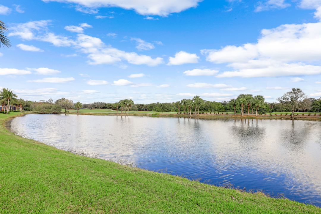 23181 Oakglen Ln, Bonita Springs, FL 34135