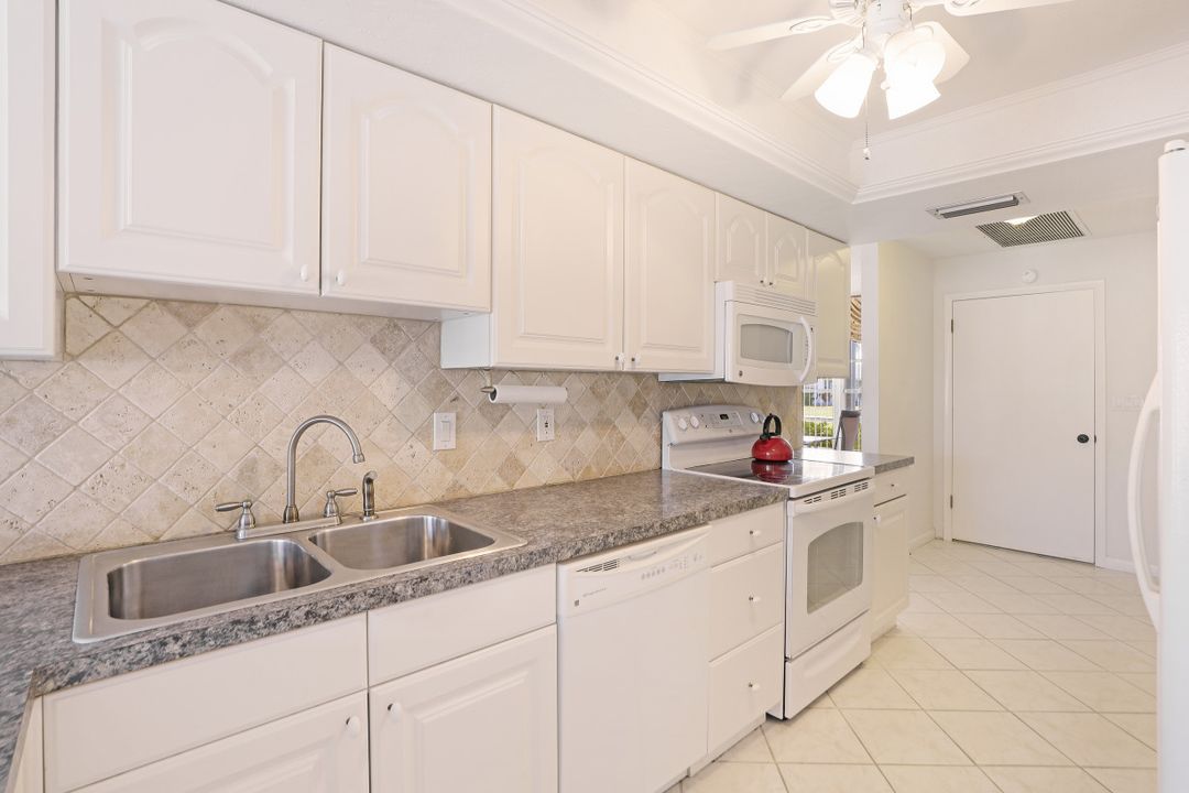 5241 Seagull Ct, Cape Coral, FL 33904