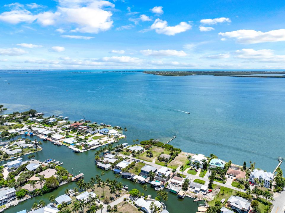 2471 Oleander St, Saint James City, FL 33956