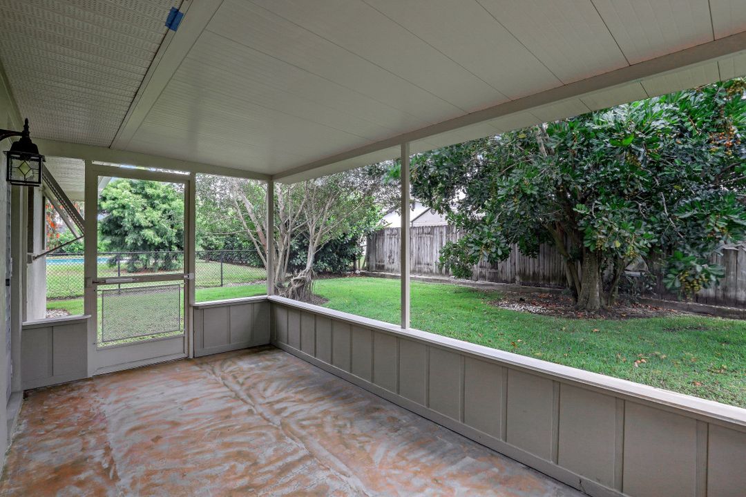 628 104th Ave N, Naples, FL 34108