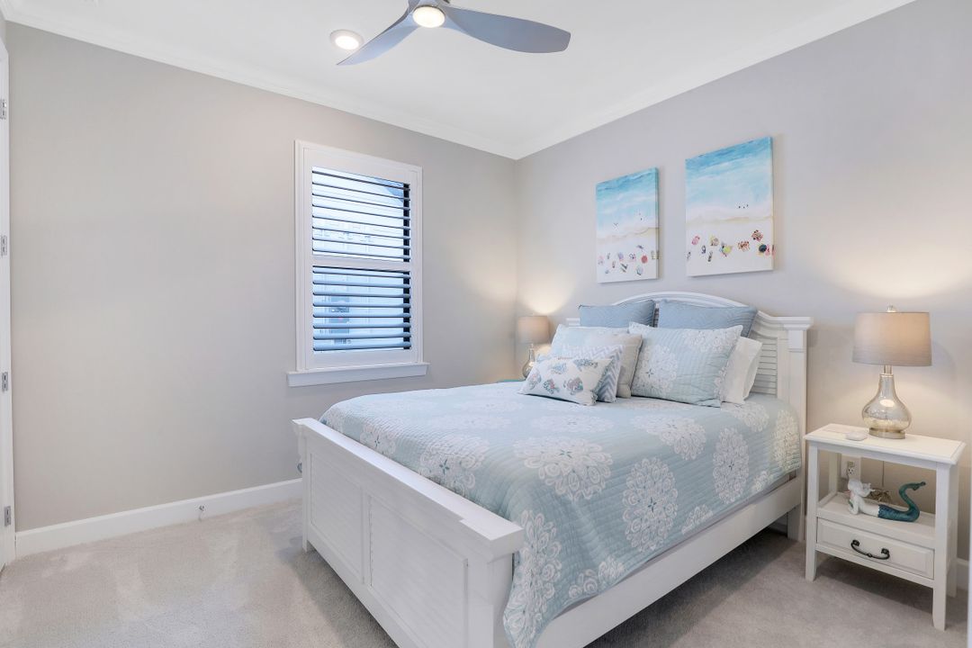 9483 Greyhawk Trl, Naples, FL 34120