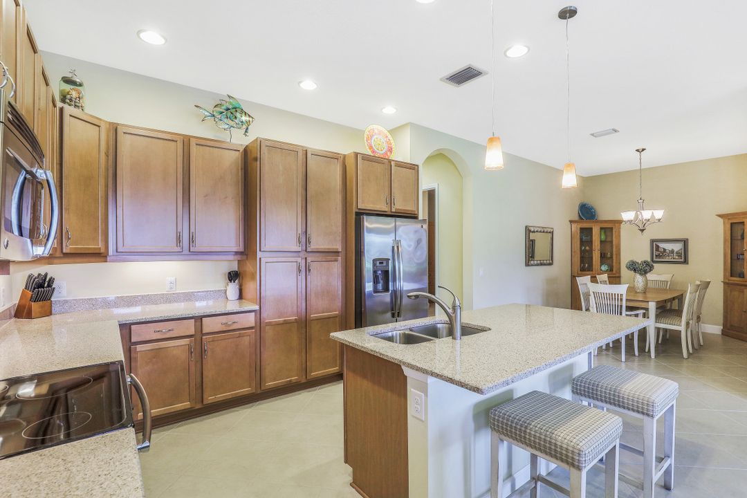 9448 Isla Bella Cir, Bonita Springs, FL 34135