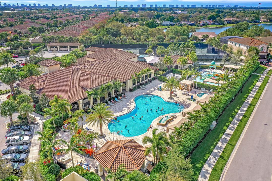 13840 Luna Dr, Naples, FL 34109