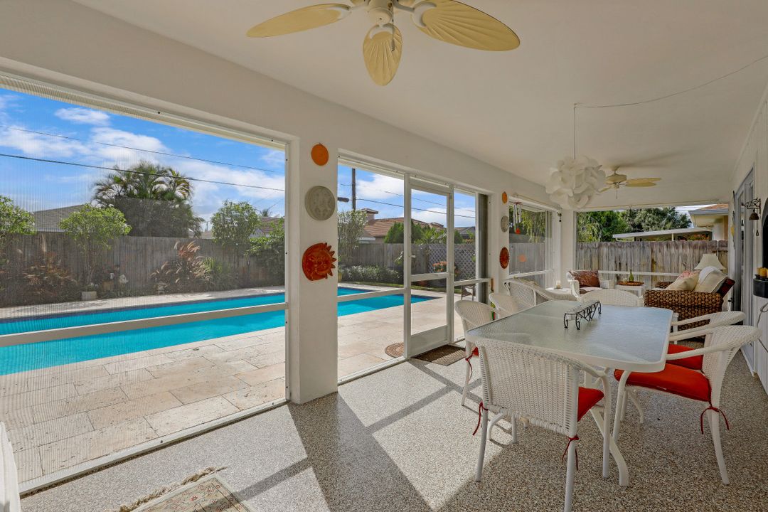 562 100th Ave N, Naples, FL 34108