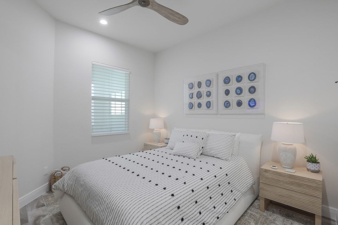 8967 St Lucia Dr, Naples, FL 34114