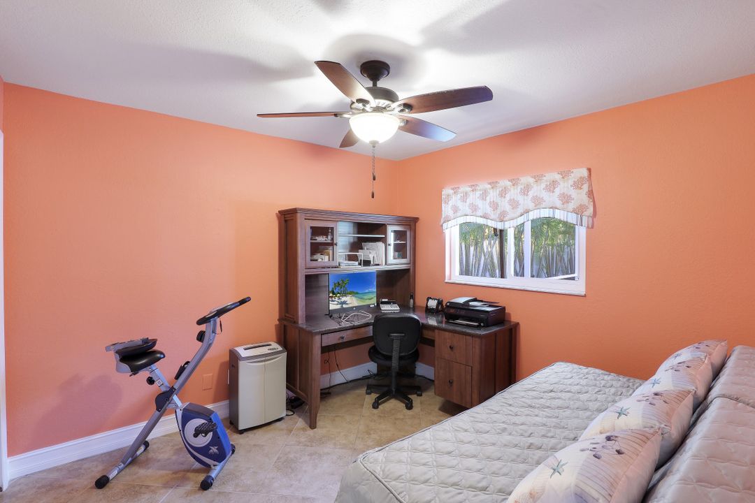 2208 Viscaya Pkwy, Cape Coral, FL 33990